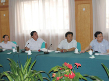 2011年6月5日，聊城市市长林峰海、副市长李希信、经济开发区书记杨广平座谈盖氏邦晔物流项目二期规划